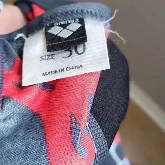 Arena Women's Polycarbonite Light Drop Back One Piece Size 30 - Picture 6 of 6